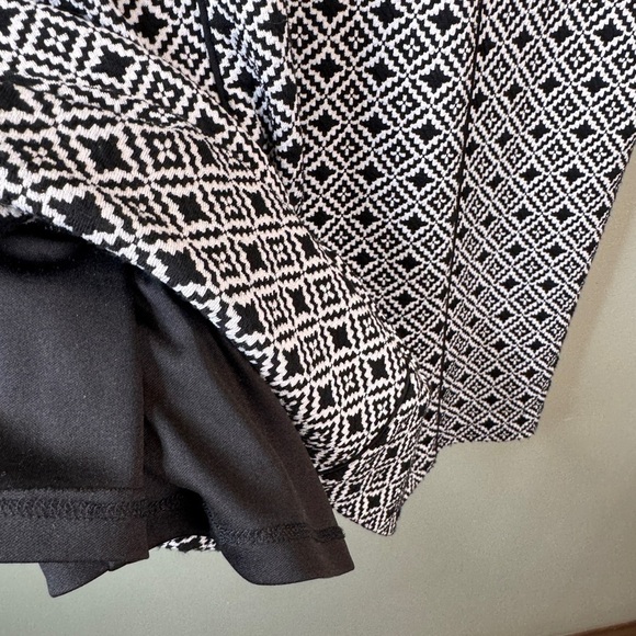 Adrianna Papell Geometric V Neck Textured Sheath Dress Black White 10 - Picture 6 of 9